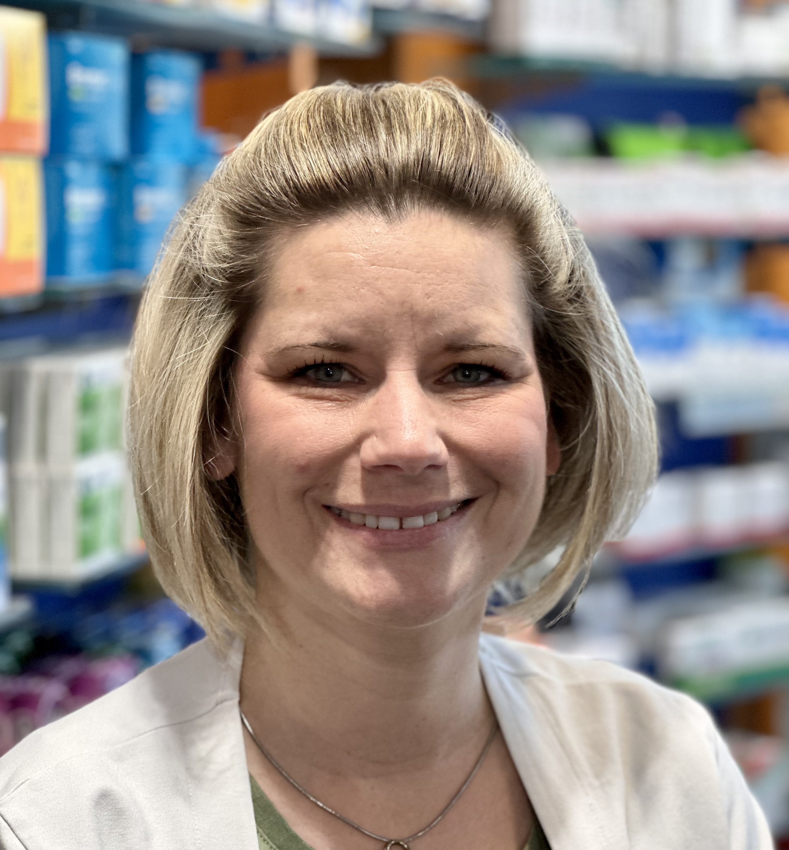 Tina Baum, Pharmazeutisch-kaufmännische Angestellte